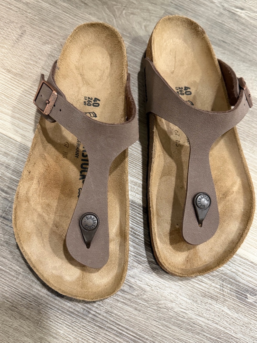 Birkenstock Gizeh Sandals Women’s Mocha T-Strap Thong Sandals Size 9